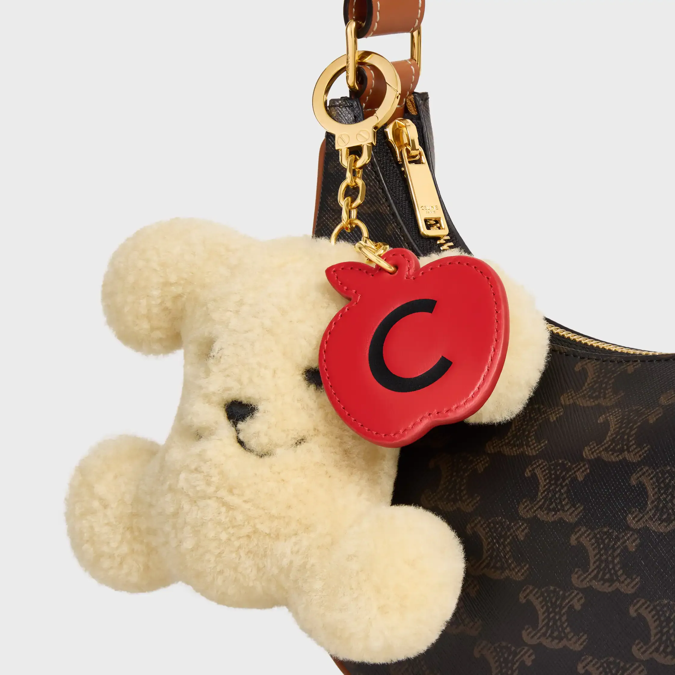 TRIOMPHE POM-POM CHARM ÄPPLE I SKÄRDLINN OCH KALVSKIN