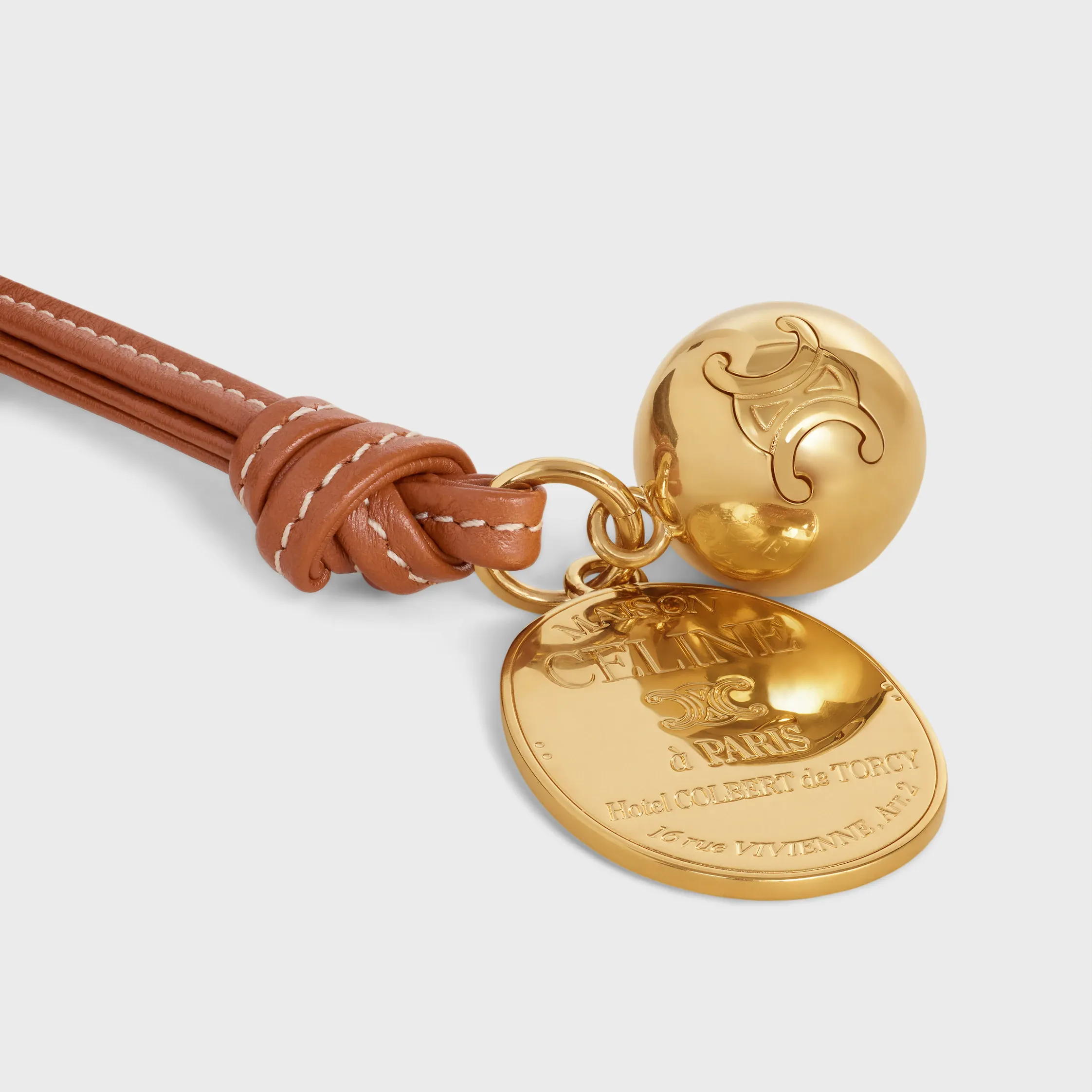 MAISON CELINE MEDALLION HÄNGLÄGG I SLID LAMM, METALL