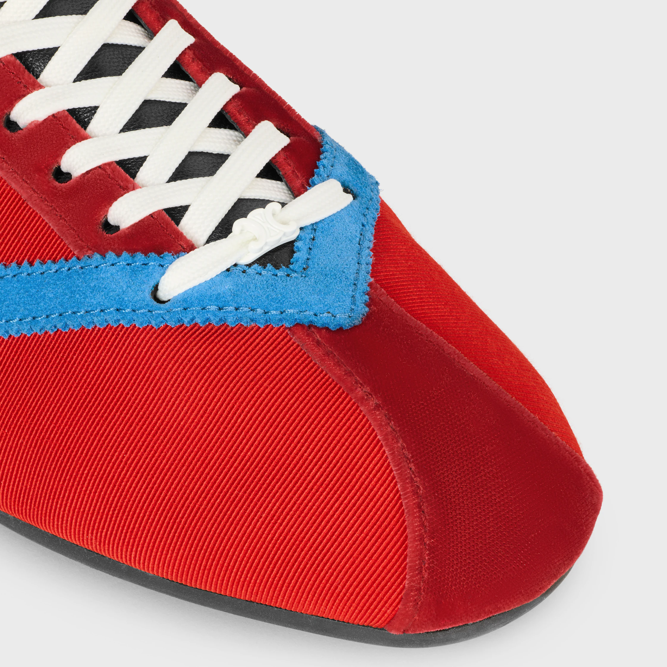 PLATTA TRÄNAN I GROS GRAIN, KOTTON, SUEDE, GEJTSKIN OCH LAMBSKIN