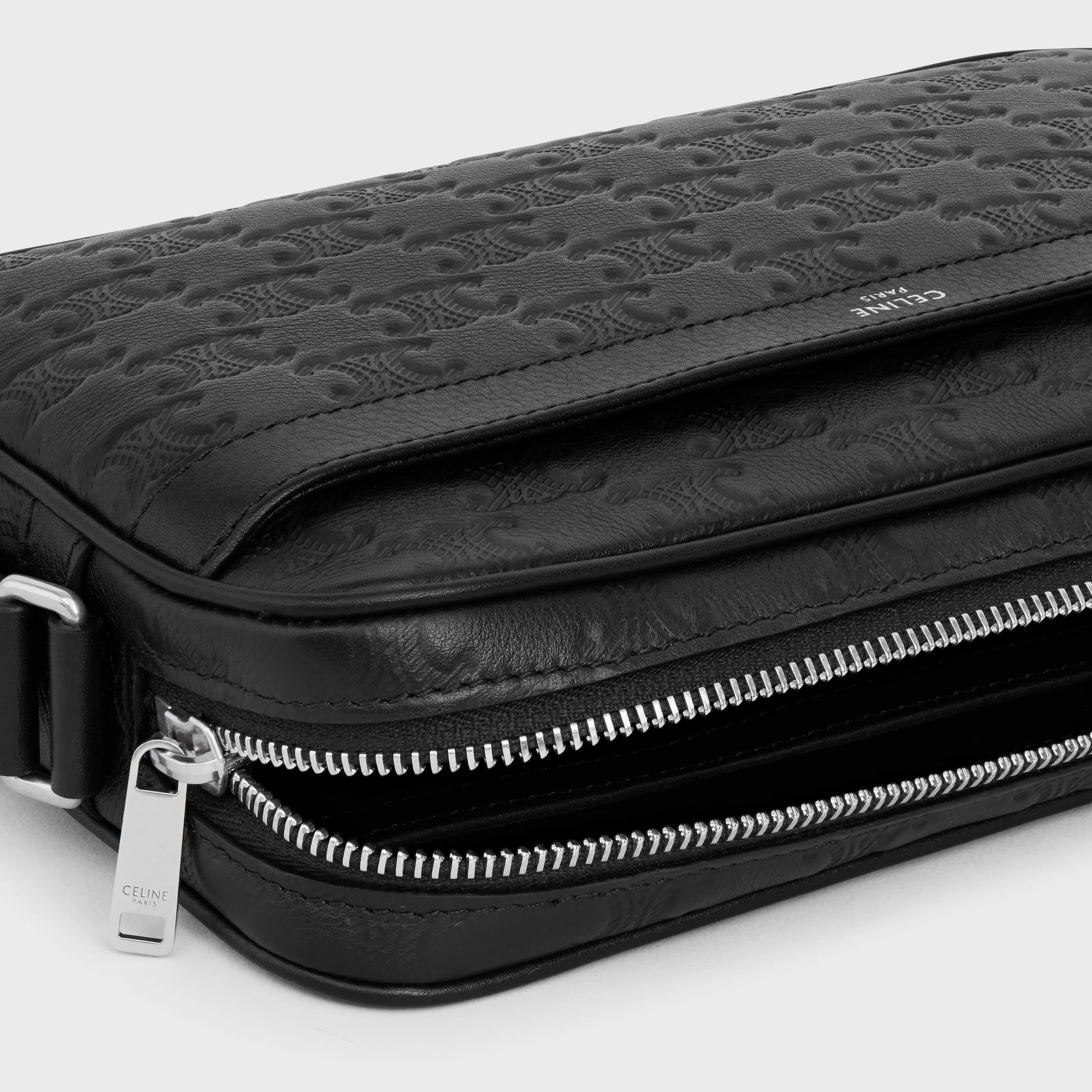 Medium-messengerbag i kalvskinn med triomphe-mönstrad