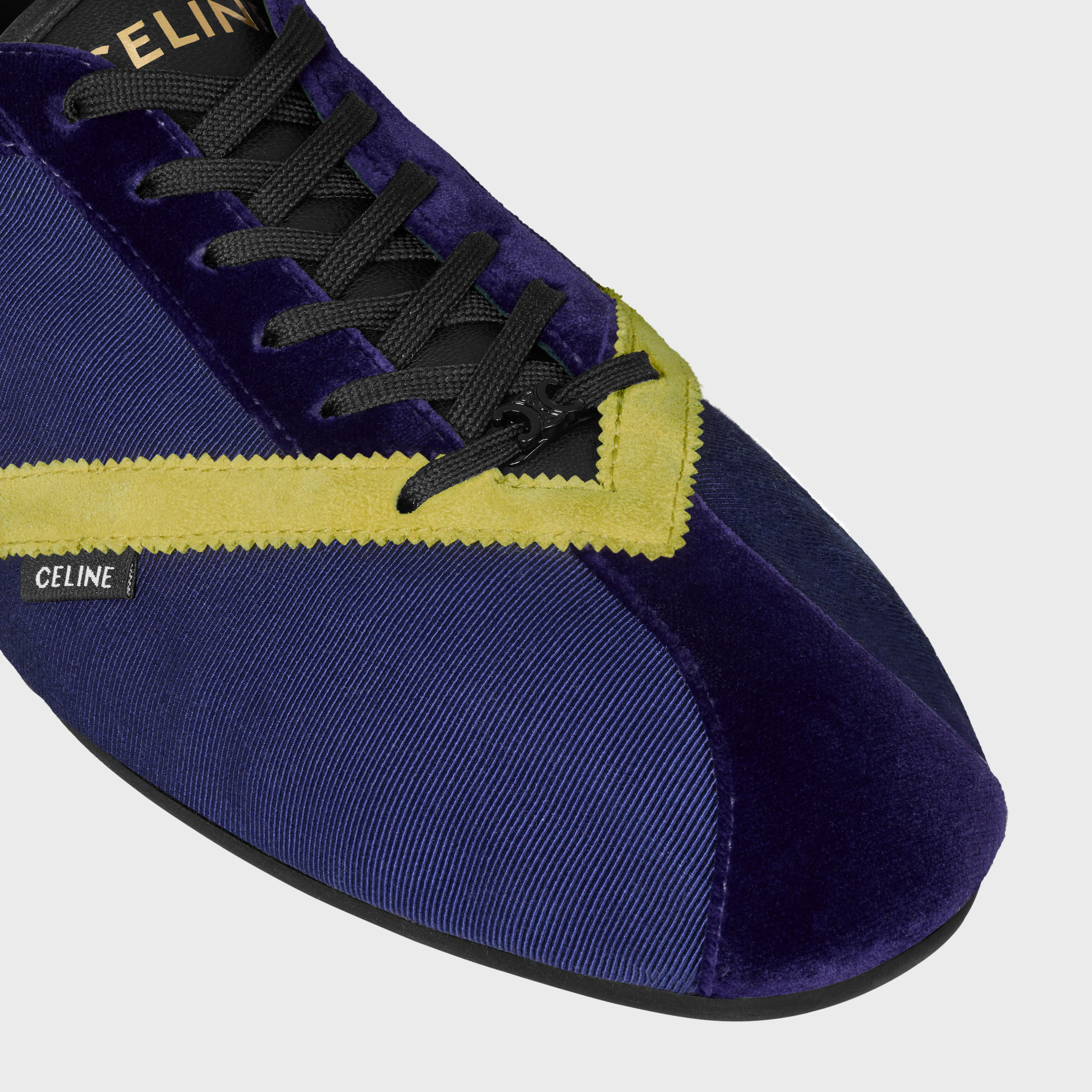FLATTA TRÄNOR I GROS GRAIN, KUDD, SUEDE KALVSKIN OCH LAMSKIN