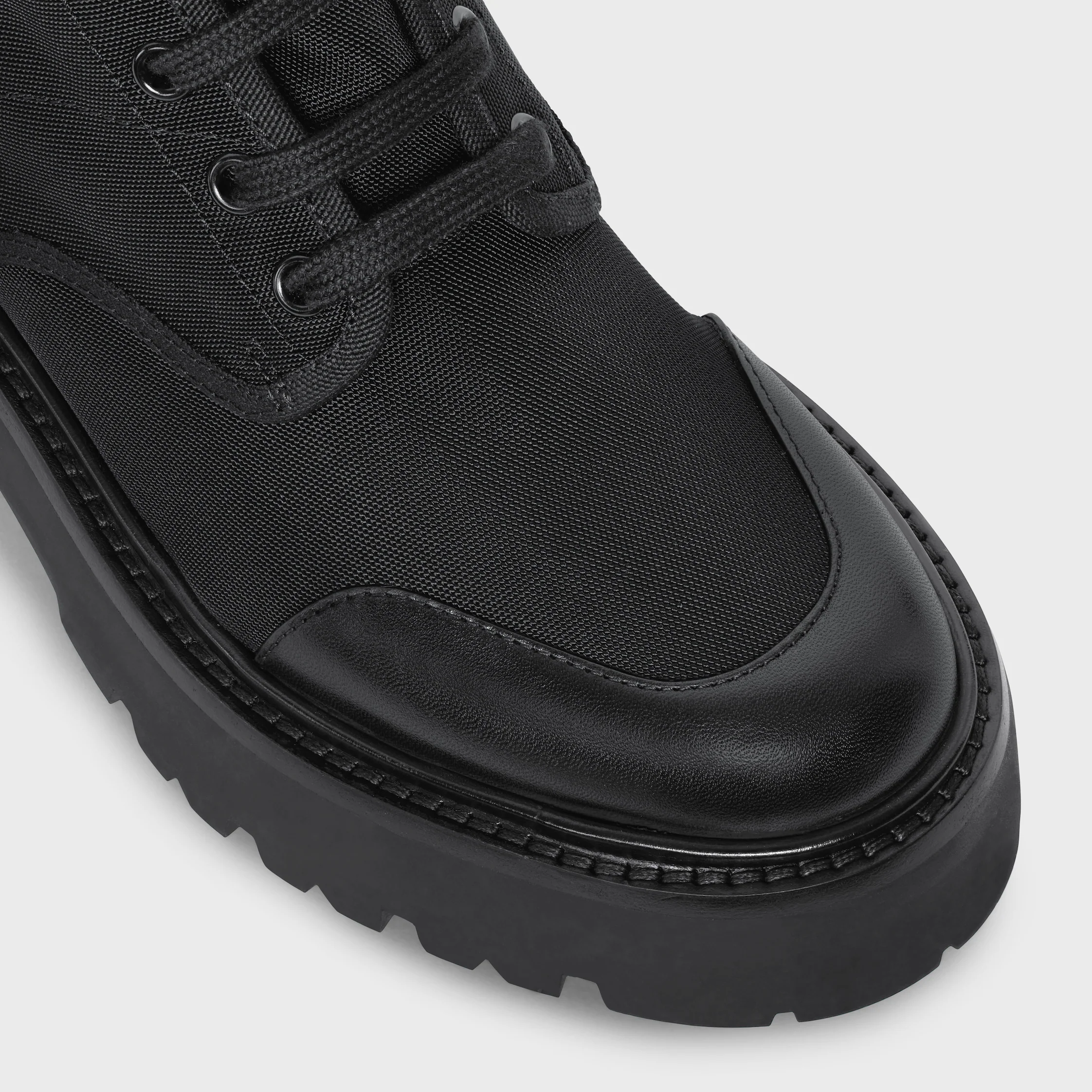 CELINE BULKY LACED UP STÖVLA I NYLON OCH GLÄNSANDE BULL