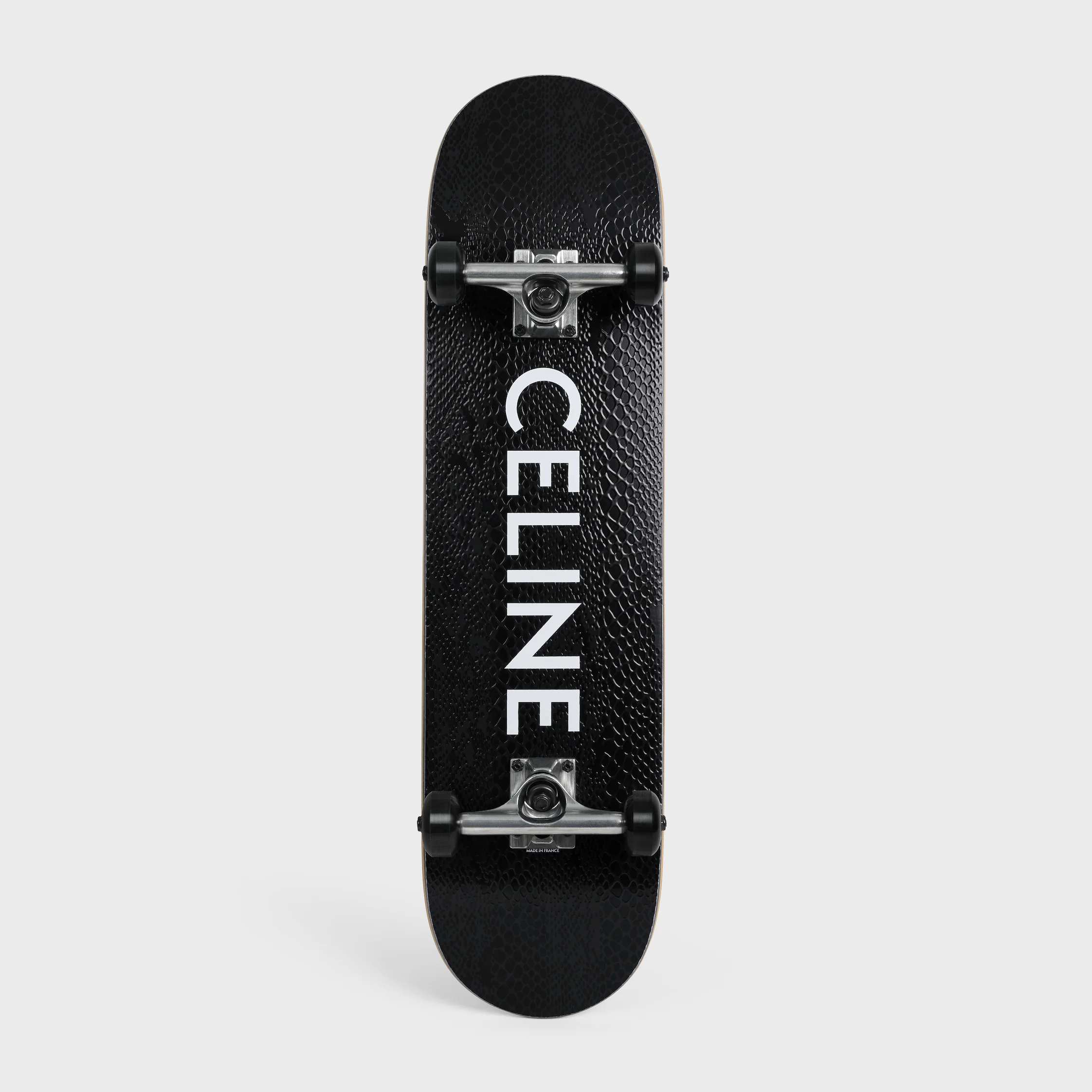 SKATEBOARD I TEXTURERAD SNAKE OCH CELINE-TRYCK
