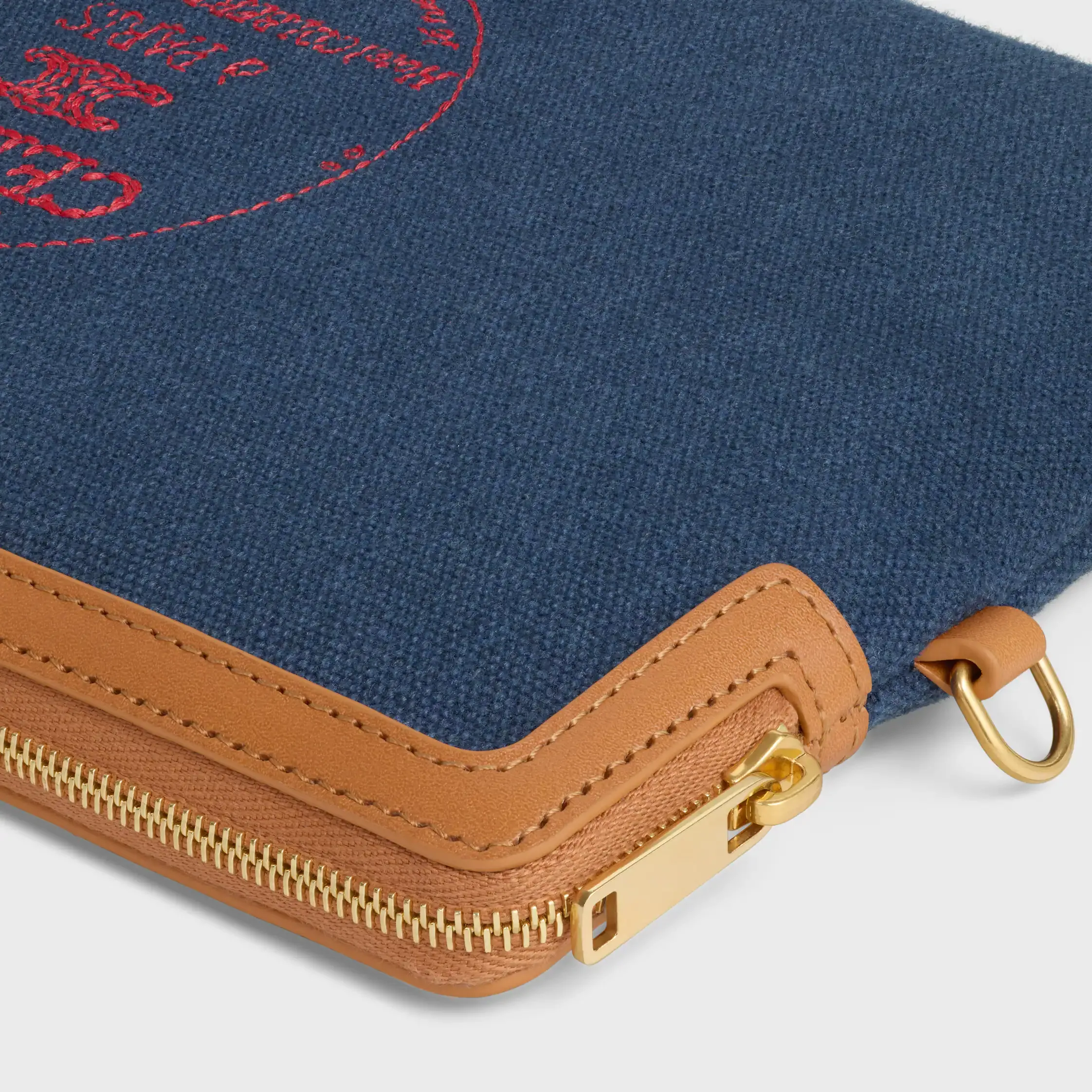 SMALL POUCH MED STRÅP CUIR TRIOMPHE I TYG MED BRODERI