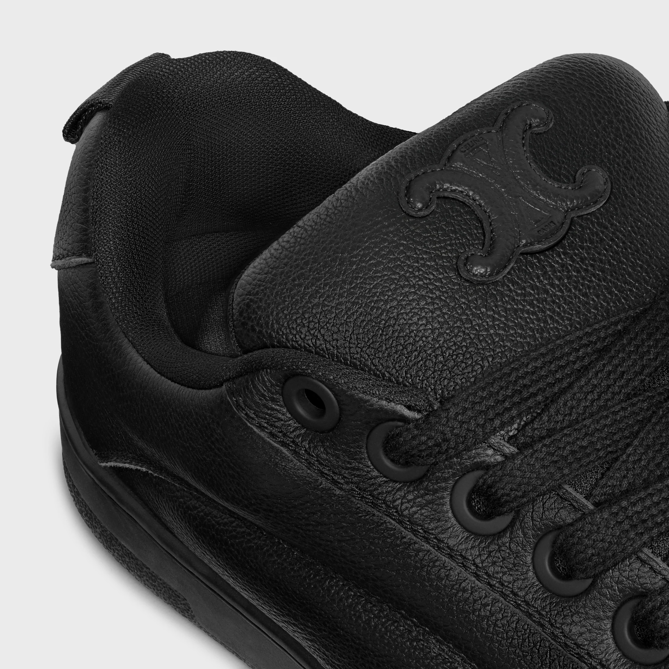 CELINE HUNTINGTON LÅG LÄDDE SNEAKER I MÖRKT LÄDER OCH MALL