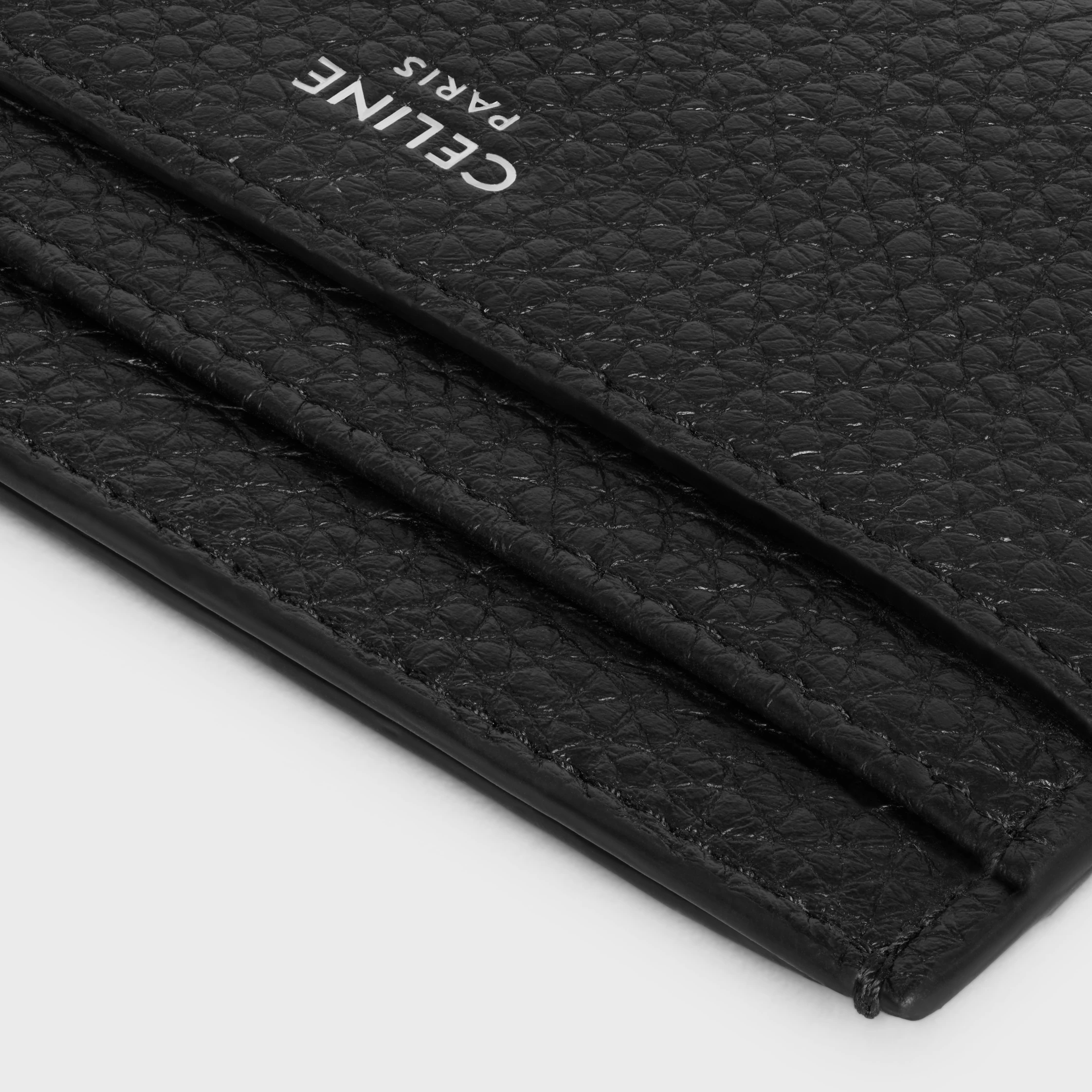 PLÅTTHÅLLARE I KALVSKIN MED TEXTUR