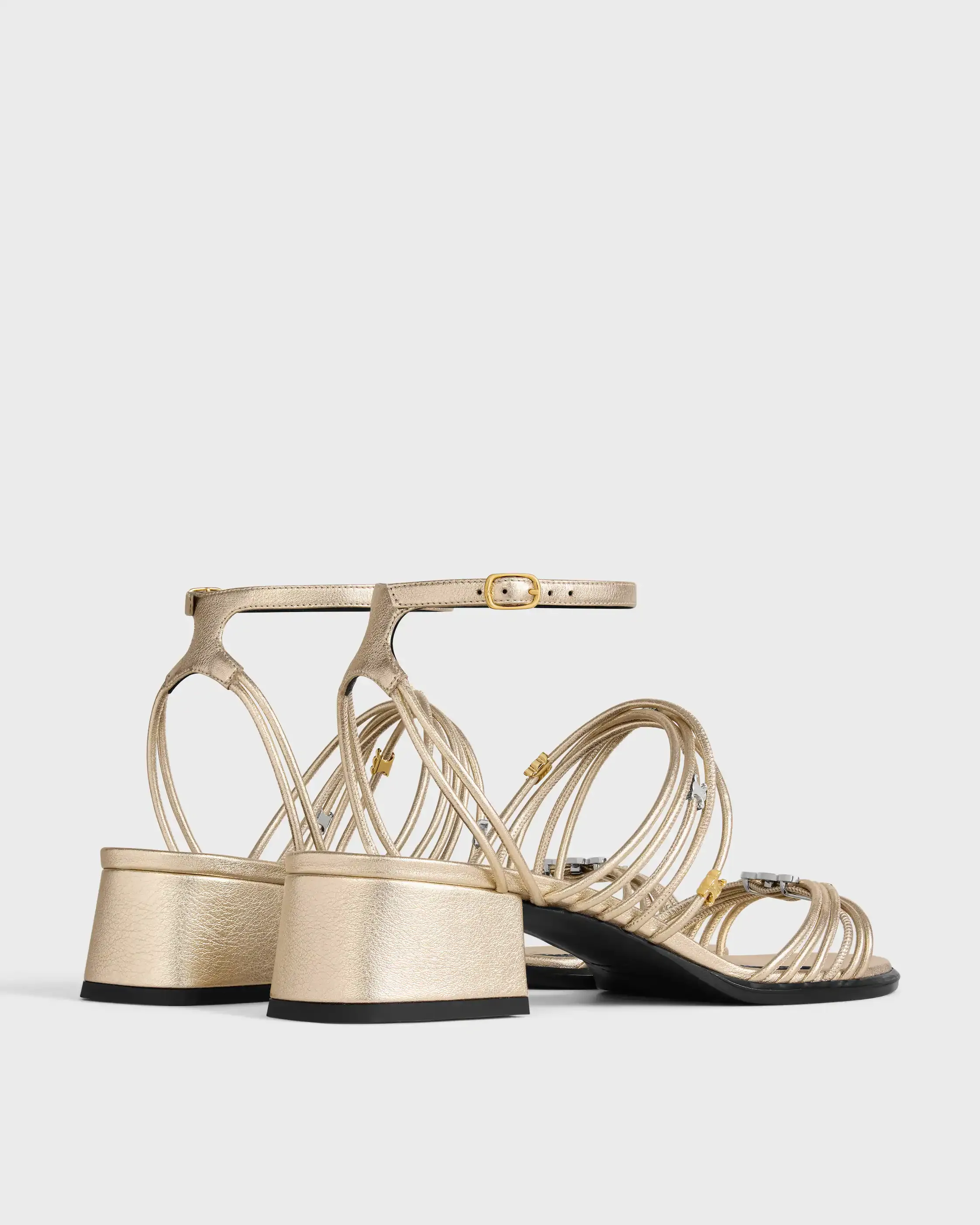 CLÉMENCE HÖLJAD SANDAL I LAMINERAT LAMSKIN