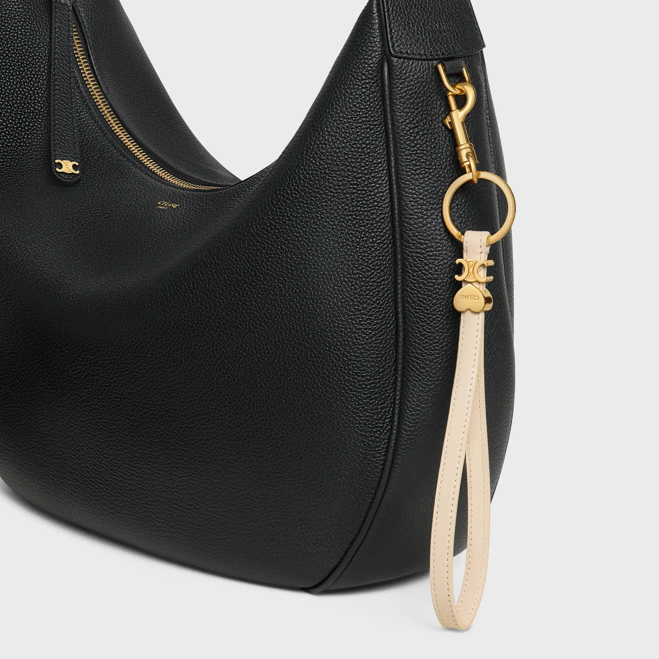 TRIOMPHE CHARM I SLICK KALVSKIN